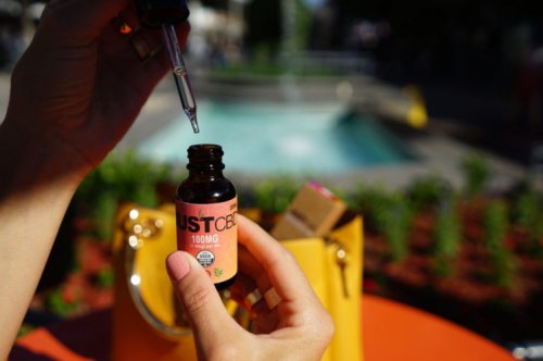 CHILL OUT ON THANKSGIVING WITH THE BEST CBD PRODUCTS